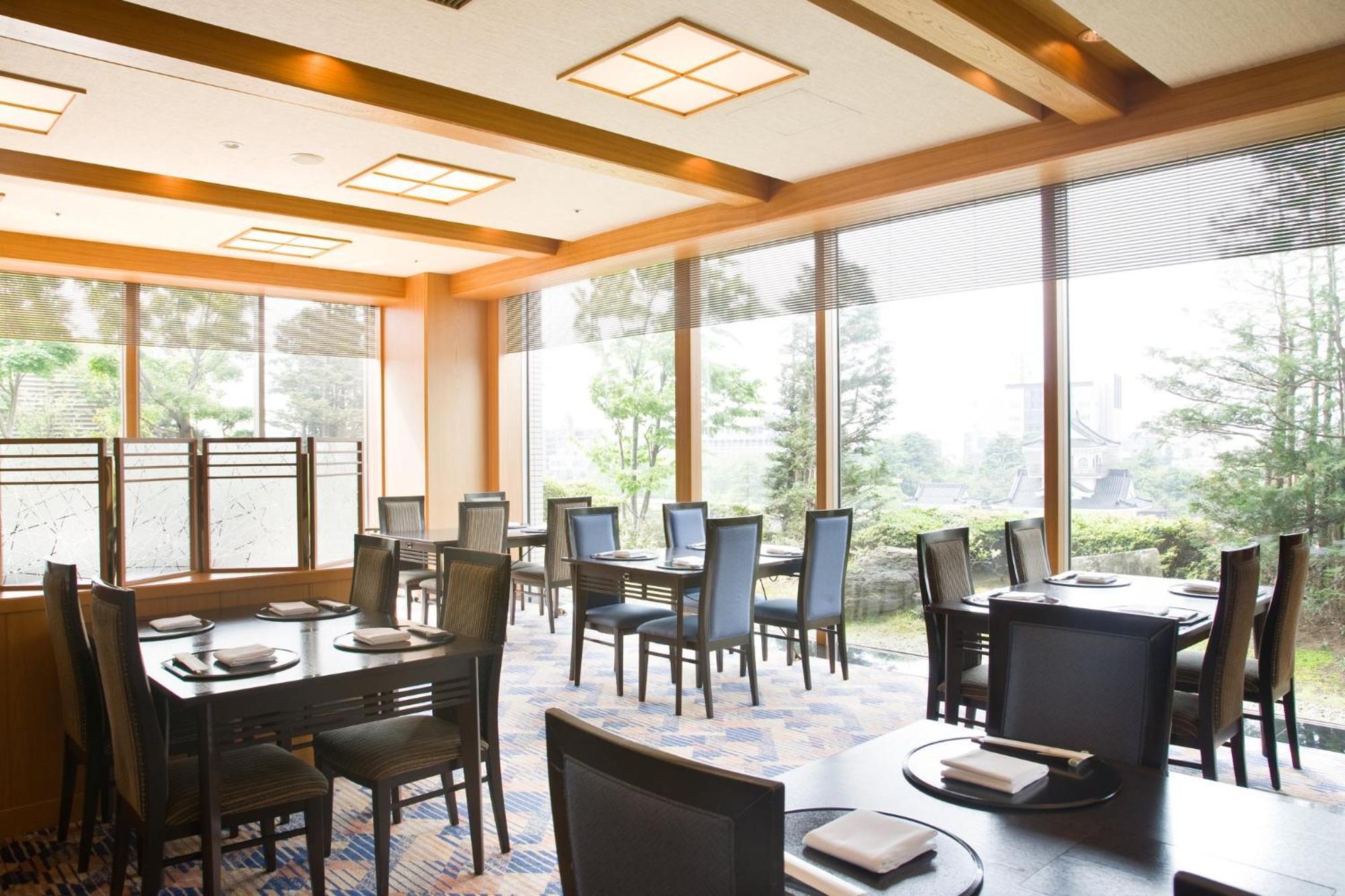 Ana Crowne Plaza Toyama By Ihg Hotel Bagian luar foto